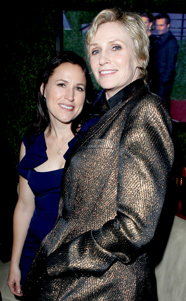 Jane Lynch Divorcing Wife Lara Embry - E! Online(04)